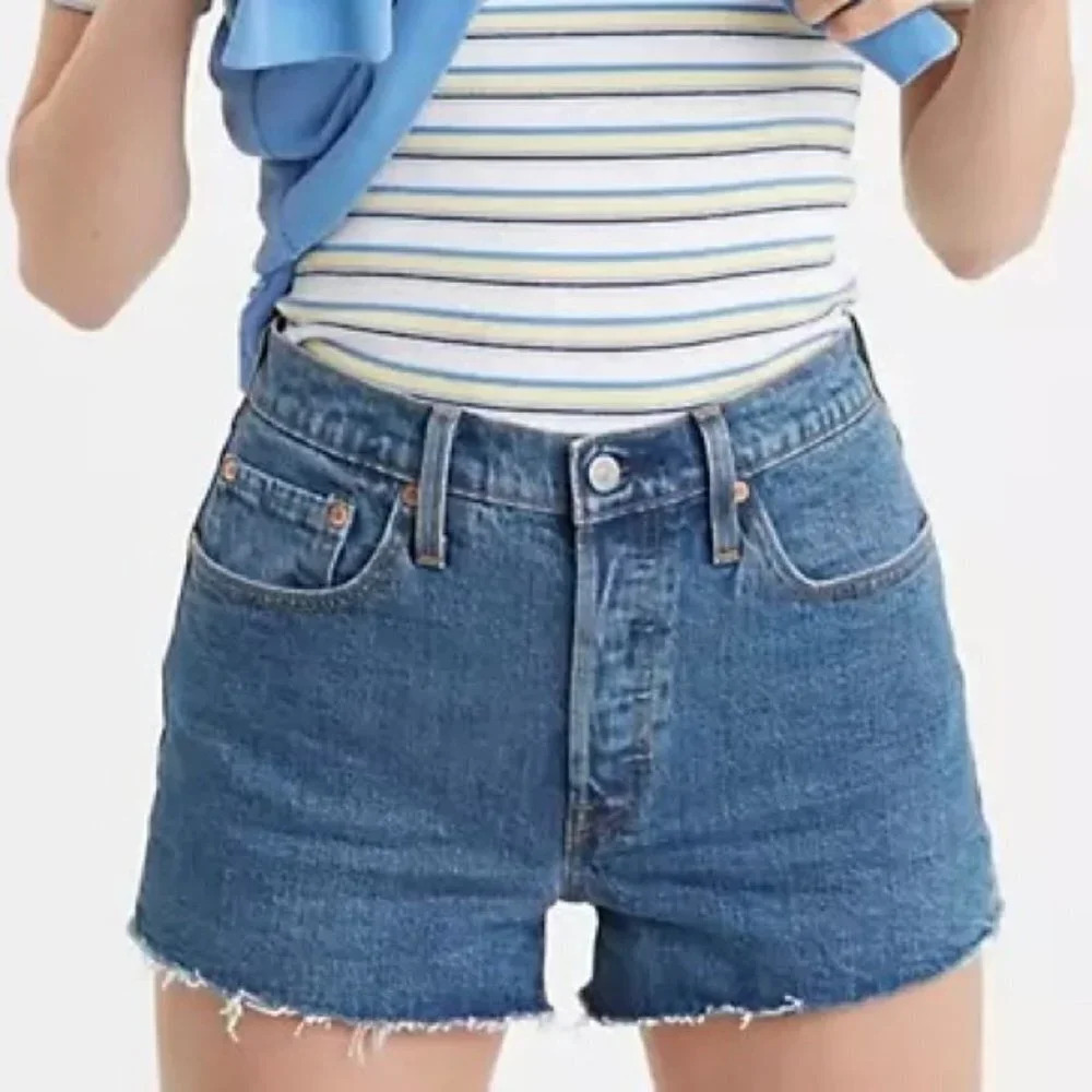 Levis Women‎ Shorts Sz 29 NWT Medium Wash Cut Off 501 High Rise Button Fly Denim